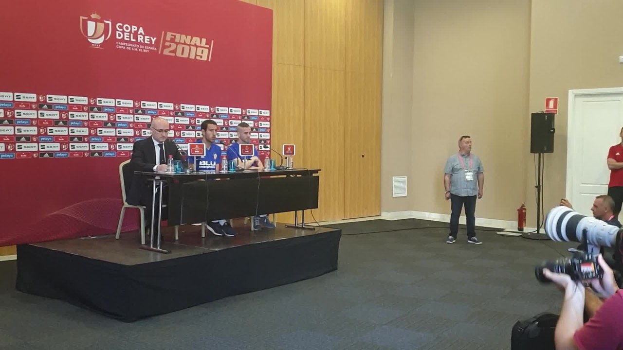 Multitud de medios en la rueda de prensa del Valencia CF