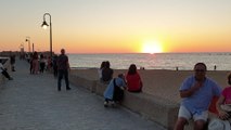 Atardecer en la playa de Cádiz