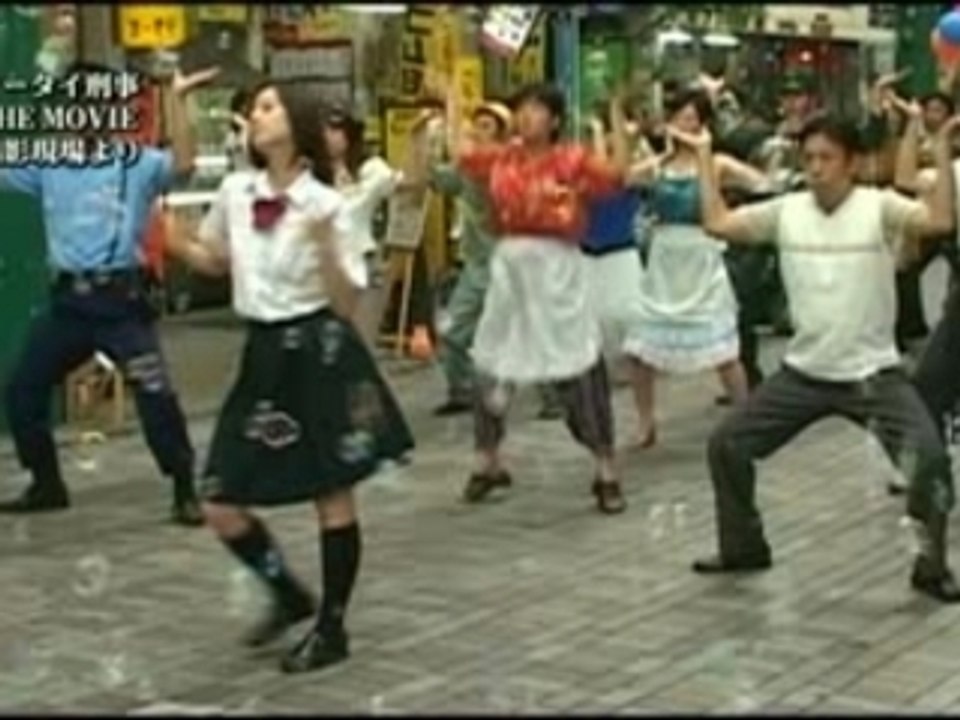 (Extra)_Danse_Pour_Le_Film_Ketai_Daka