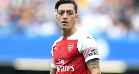 Bakü'de Mesut Özil Fener'e pankartı!