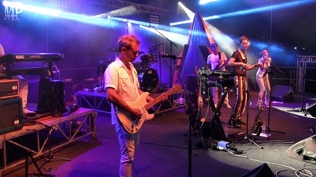 David Bowie Tribute, Andy & The White Dukes - This Is Not America