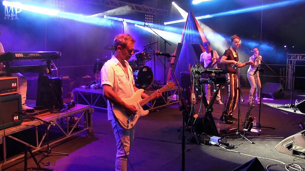 David Bowie Tribute, Andy & The White Dukes - This Is Not America