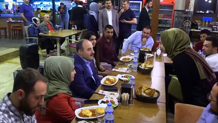Bakan Varank, sahurda gençlerle buluştu - ANKARA