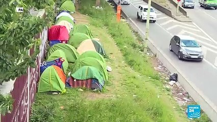 Des réfugiés erythréens campent le long du périphérique à Paris