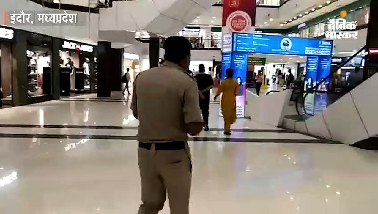 मॉल की चौथी मंजिल से कूदकर युवक ने दी जान