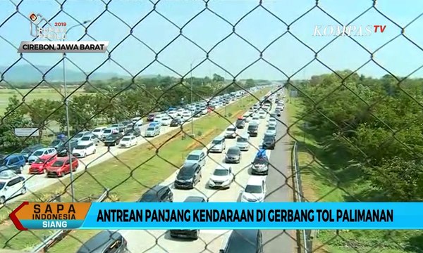 Antrean Panjang Kendaraan di Gerbang Tol Palimanan