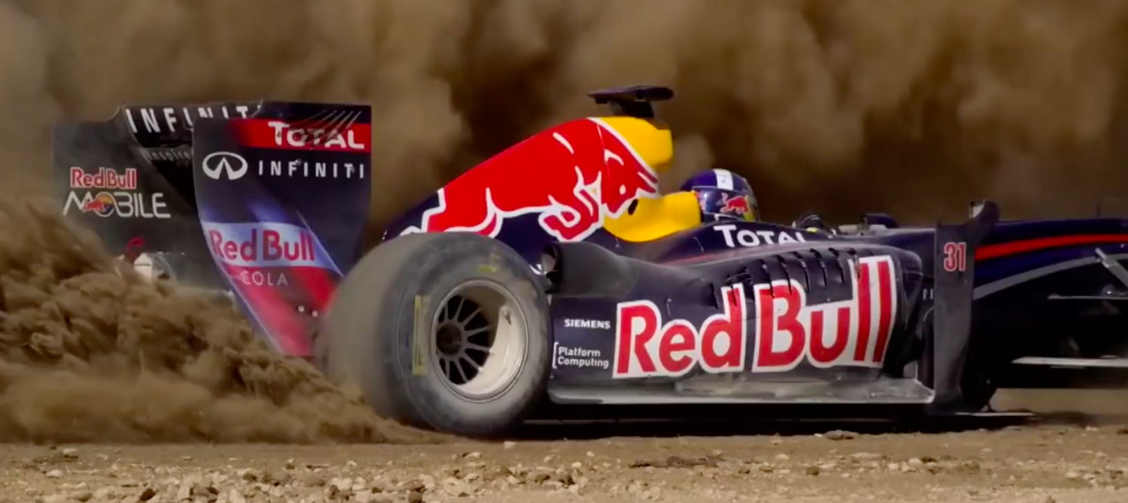 VÍDEO: Benditas locuras de Red Bull con su F1...  Mira todos los sitios en los que ha estado