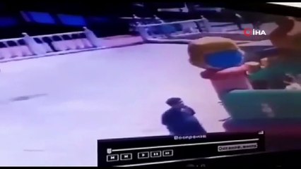 - Rusya’da Şişme Oyun Parkı Rüzgara Kapıldı: 5 Çocuk Yaralandı