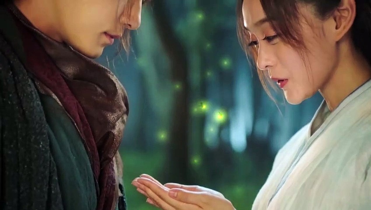 《凤弈》精彩CUT 高甜預警！“滋味CP”從螢火蟲下定情到水中甜吻