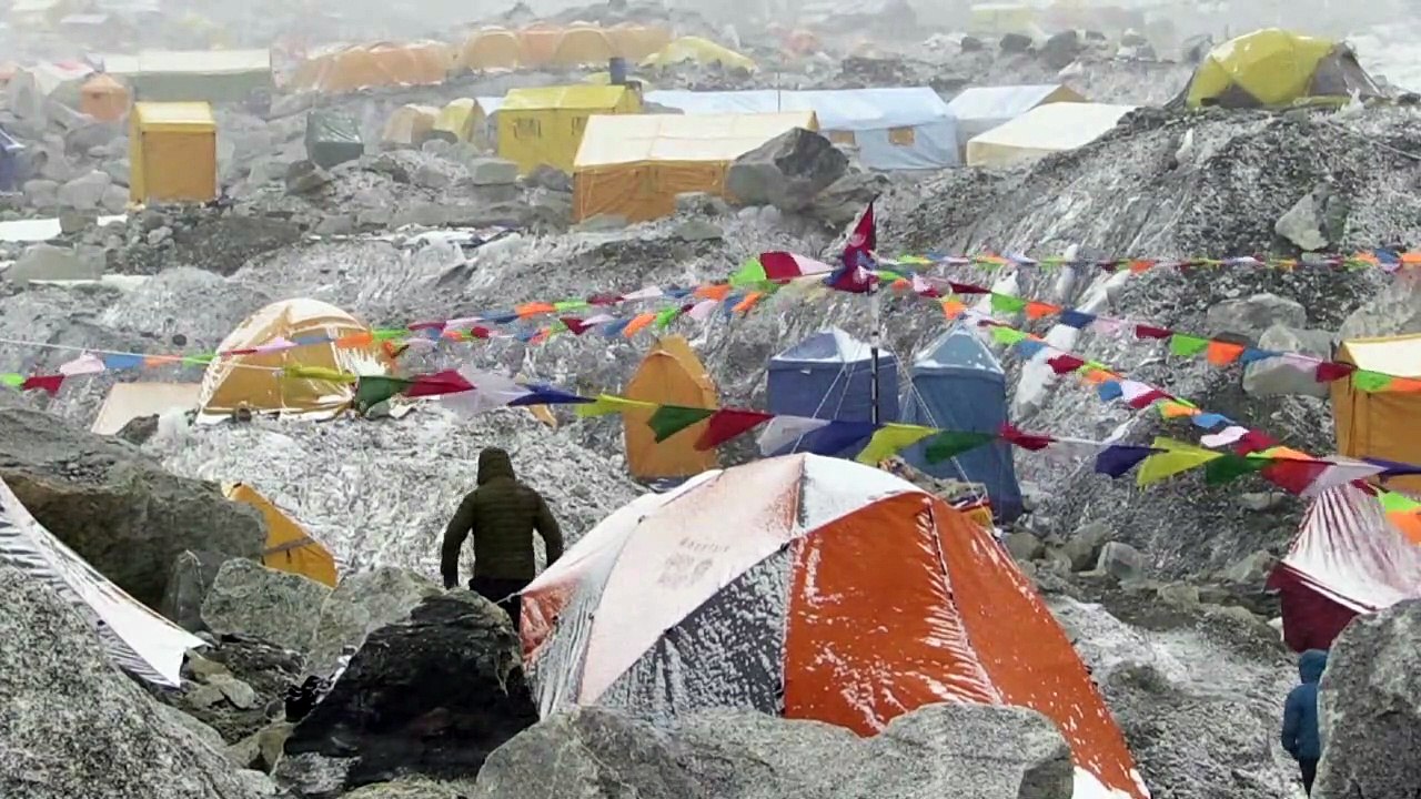 Gefährlicher ansturm auf den mount everest