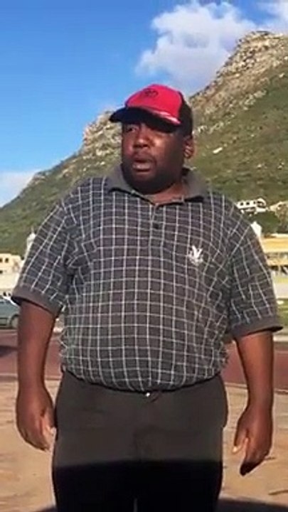 A lui tout seul, il imite les cris de plusieurs animaux  à la perfection !