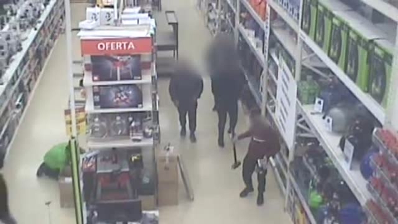 Desarticulada en Barcelona una banda que llevó a cabo más de veinte atracos en centros comerciales