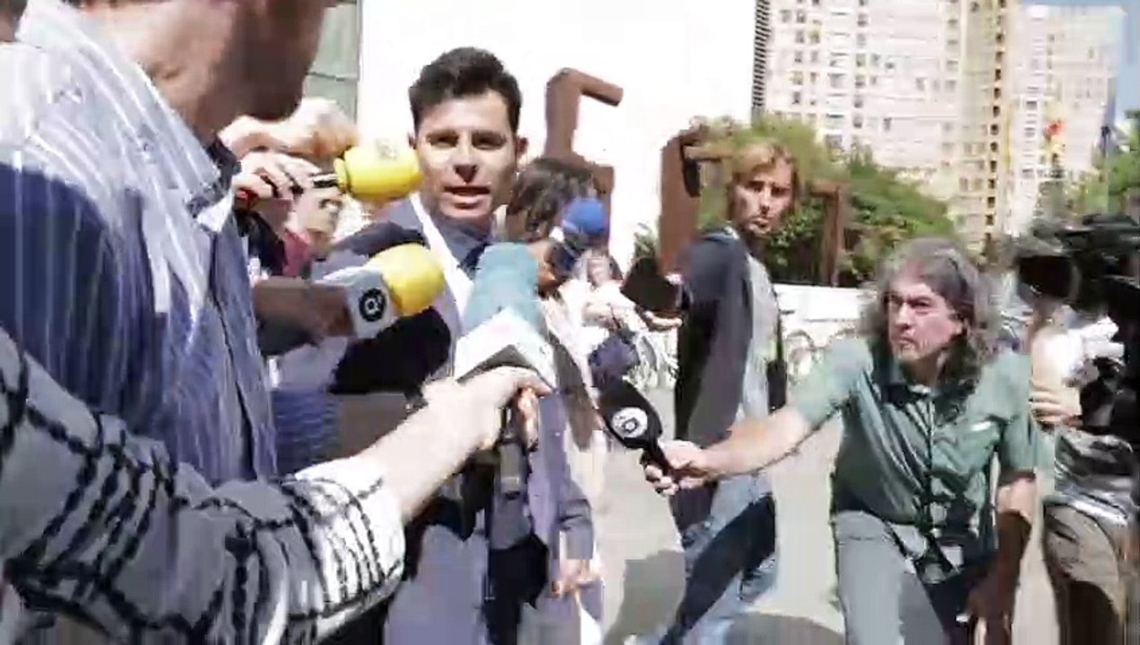Nuevo revés para Javier Santos: suspenden el juicio por la demanda de paternidad de Julio Iglesias