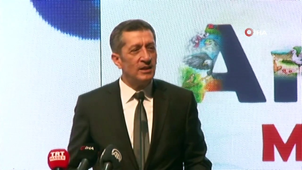 Milli Eğitim Bakanı Ziya Selçuk, Anadolu Masalları Resim Sergisi ve Tanıtım Toplantısı'na katıldı