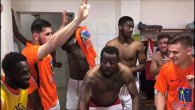 La liesse dans les vestiaires de Jura Dolois après la victoire en demi-finale