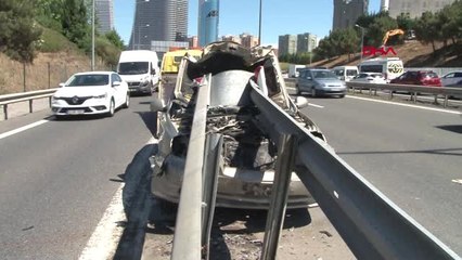 İSTANBUL- BARİYERE OK GİBİ SAPLANAN ARAÇTAN SAĞ KURTULDULAR