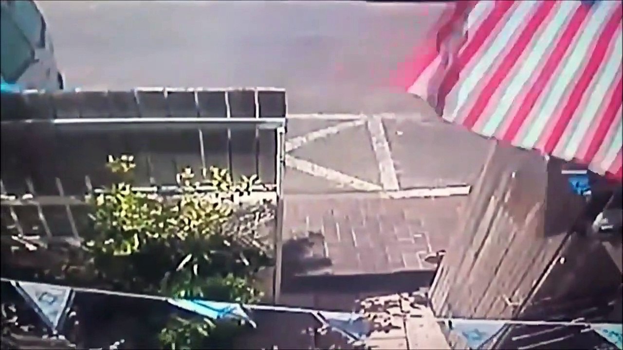 Reflexe incroyable de ce papa pour sauver la vie de son enfant