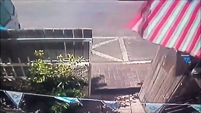 Reflexe incroyable de ce papa pour sauver la vie de son enfant