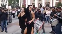 Graduates dance chalga in Bulgaria - Абитуриентки танцуват чалга пред Народния театър