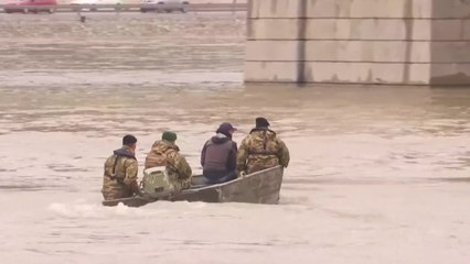빠른 유속에 수중 시야 확보 어려워...구조에 난항 / YTN