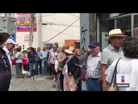 Adultos mayores esperaron hasta 6 horas por su pensión | Noticias con Ciro Gómez Leyva