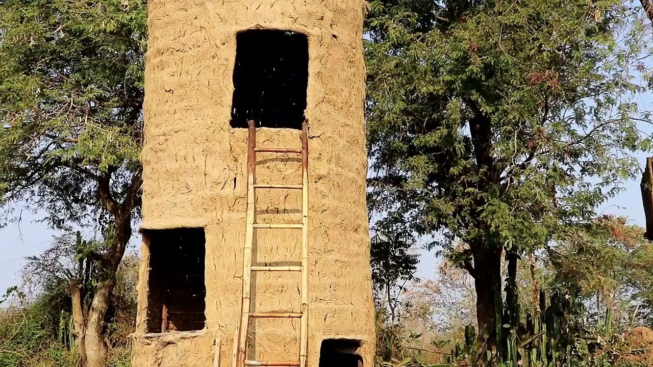 Build swimming pool under two-story mud house