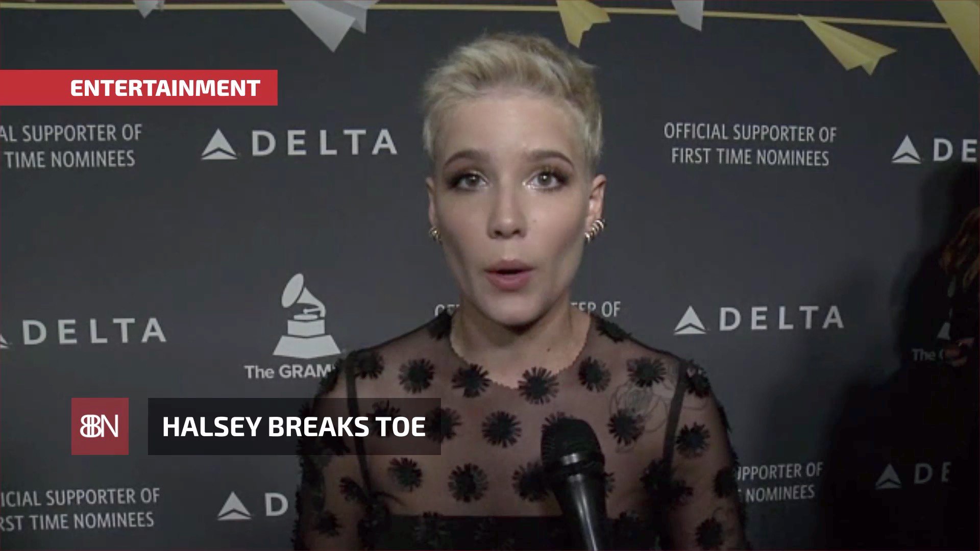 ⁣Halsey Is Hurting After Breaking Her Toe