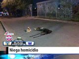 Niega Homicidio / Perro Triste por muerte de su amo ( Sad Dog )