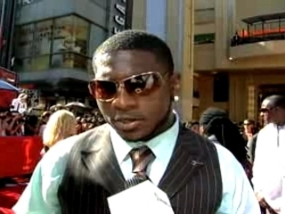 NFL Stars - Football great LaDainian Tomlinson on teamwork