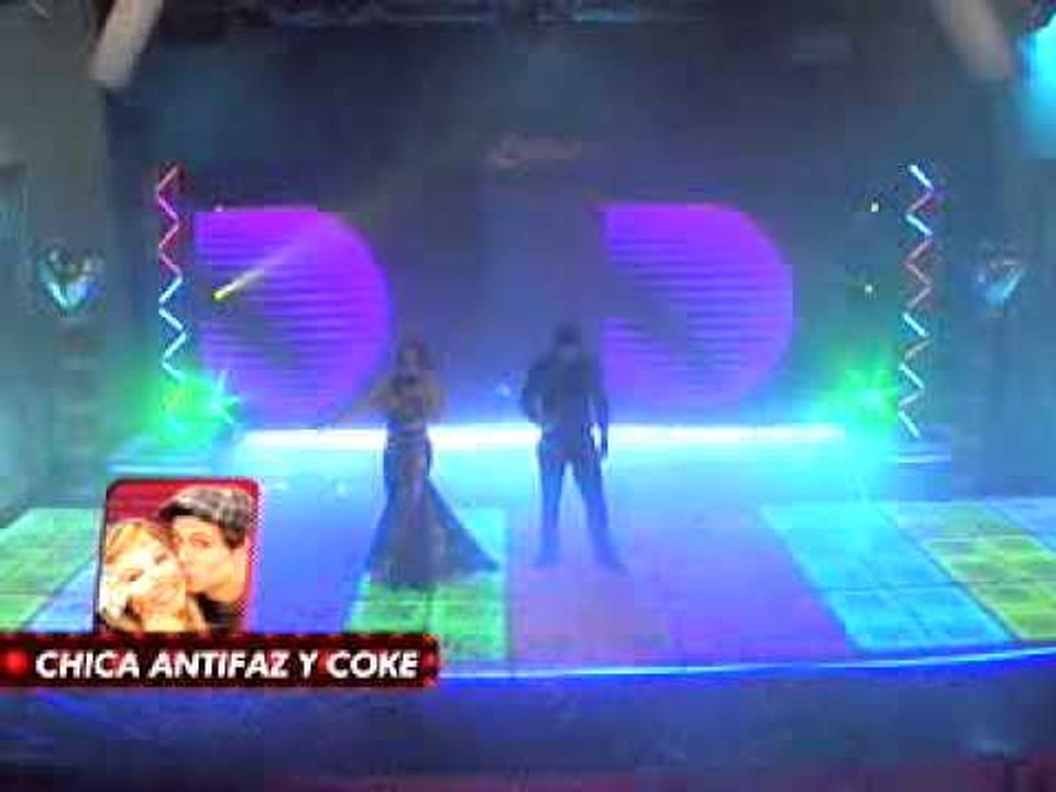 Chica del Antifaz Canta en Premios Fama..