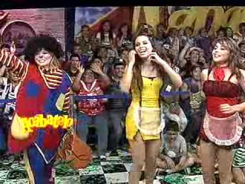 Arely se cae