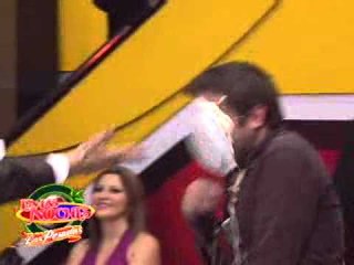 Ernesto Chavana juega con Mario Vanzzini.