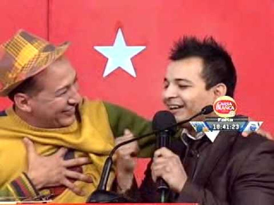 Temo siente amor en Premios Fama