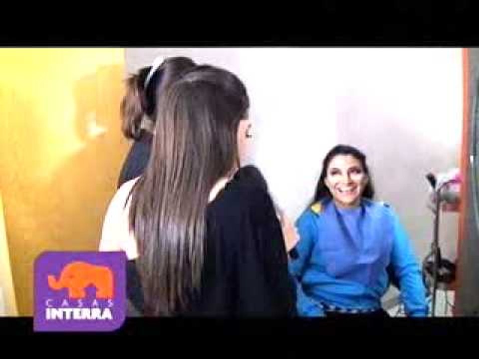 Detràs de los camerinos en Mitad y Mitad