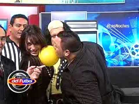 Big Neurosis le da un besito a Nataly...