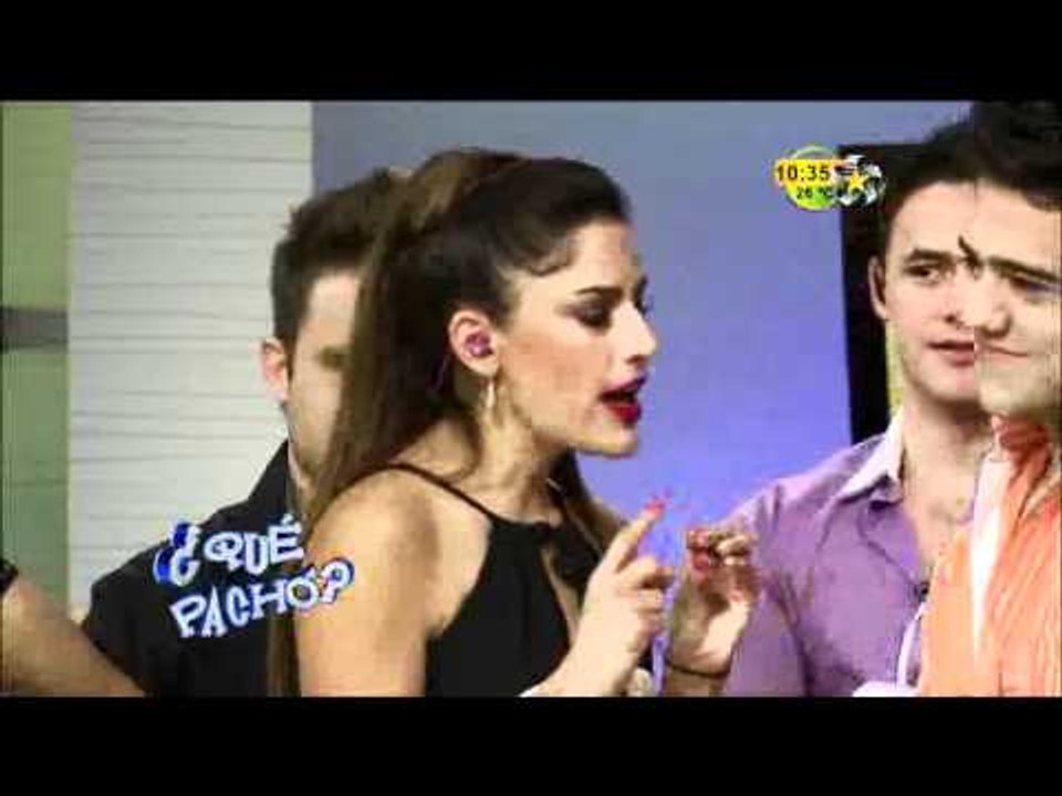 Silvia Landeros invita al Hijo del Ninja a leer.