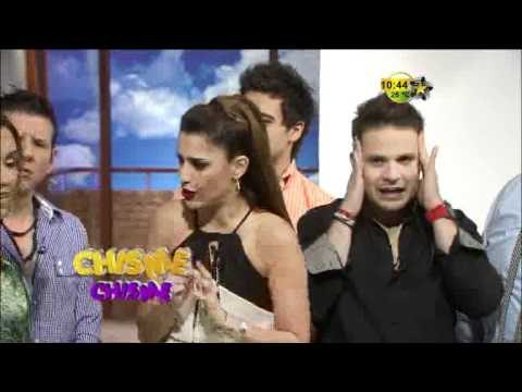 Lio entre animadoras infantiles