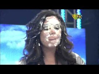 Pastelazo a Deborah longoria