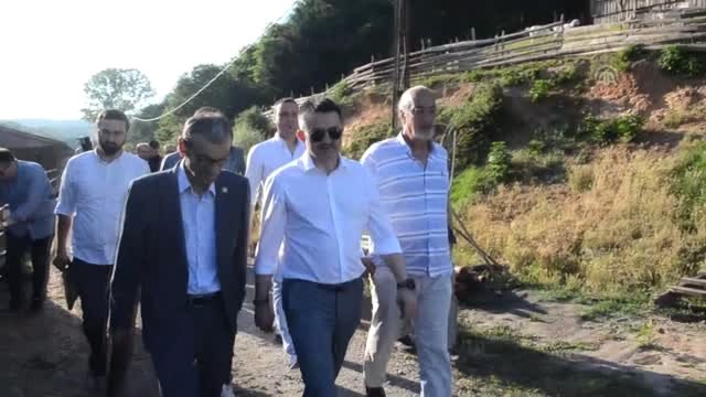 Bakan Pakdemirli, Beykoz'un köylerinde çiftçilerle bir araya geldi