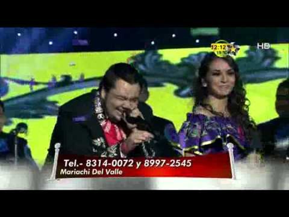 Nariz Bola Canta en Premios Fama