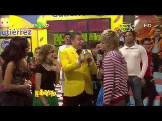 Jueves de Besos en el Día del Amor y la Amistad