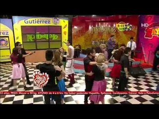 Jasón canta canción romántica en Acábatelo