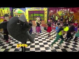 El Delfín le pega a Brandon Meza