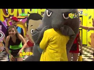 Beso estilo Delfín para Bezares