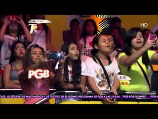 Mc Aese Canta  Bumerán con sus MCmaniáticas