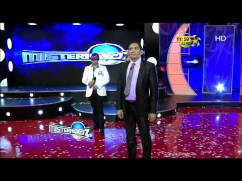 Adriana se molesta en Premios Fama