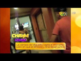 Simbolo esta saliendo con Anel