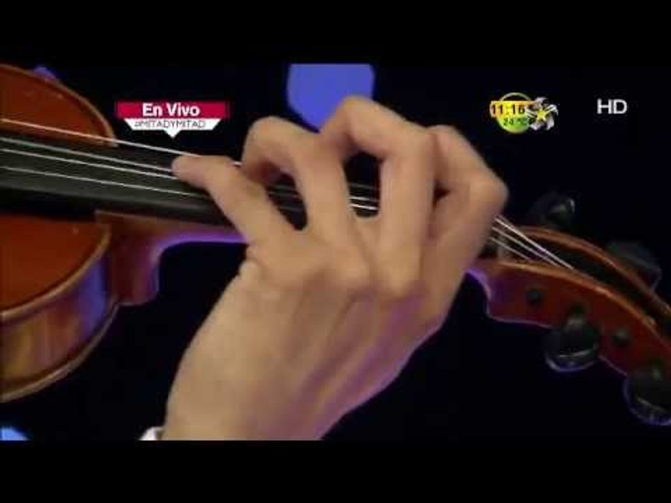 Poncho Denigris demuestra nuevas habilidades