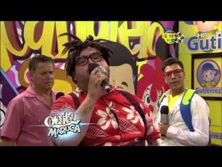 Marquitos le canta a su Mamá