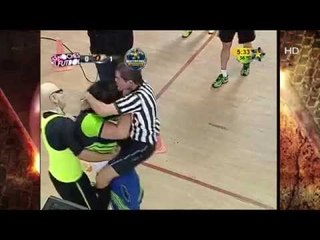 El Hijo del Ninja defiende a su Novia de Toro